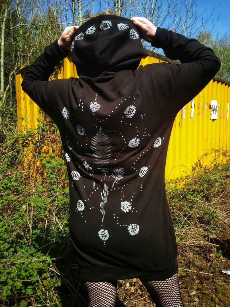 Hoodie-Kleid Aus Bio-Baumwolle Handgemaltes Feenfarn-Design Hoodie-Kleid Aus Bio-Baumwolle Handgemaltes Feenfarn-Design von WildDustCreations
