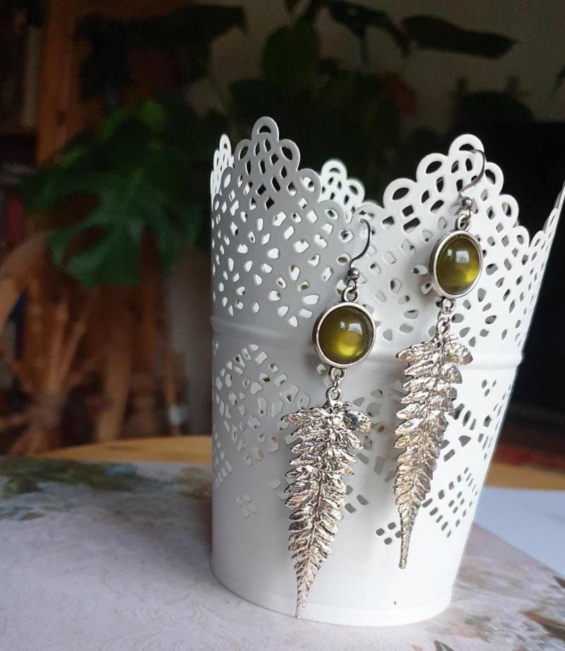 Lange Ohrringe Farnblätter, Silberfarbe, Waldohrringe von WildFilz