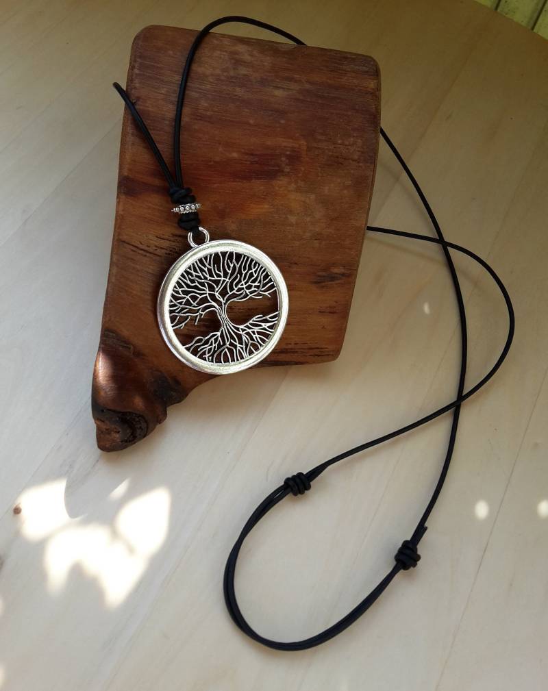 Lederkette, Lebensbaum, Schwarzes Lederband, Verstellbar Lederkette, Lebensbaum, Schwarzes Lederband, Verstellbar von WildFilz