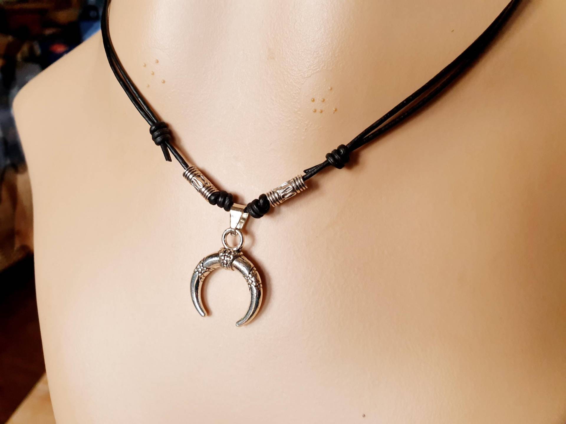 Lederkette Mondsichel, Luna, Lederband, Verstellbar von WildFilz