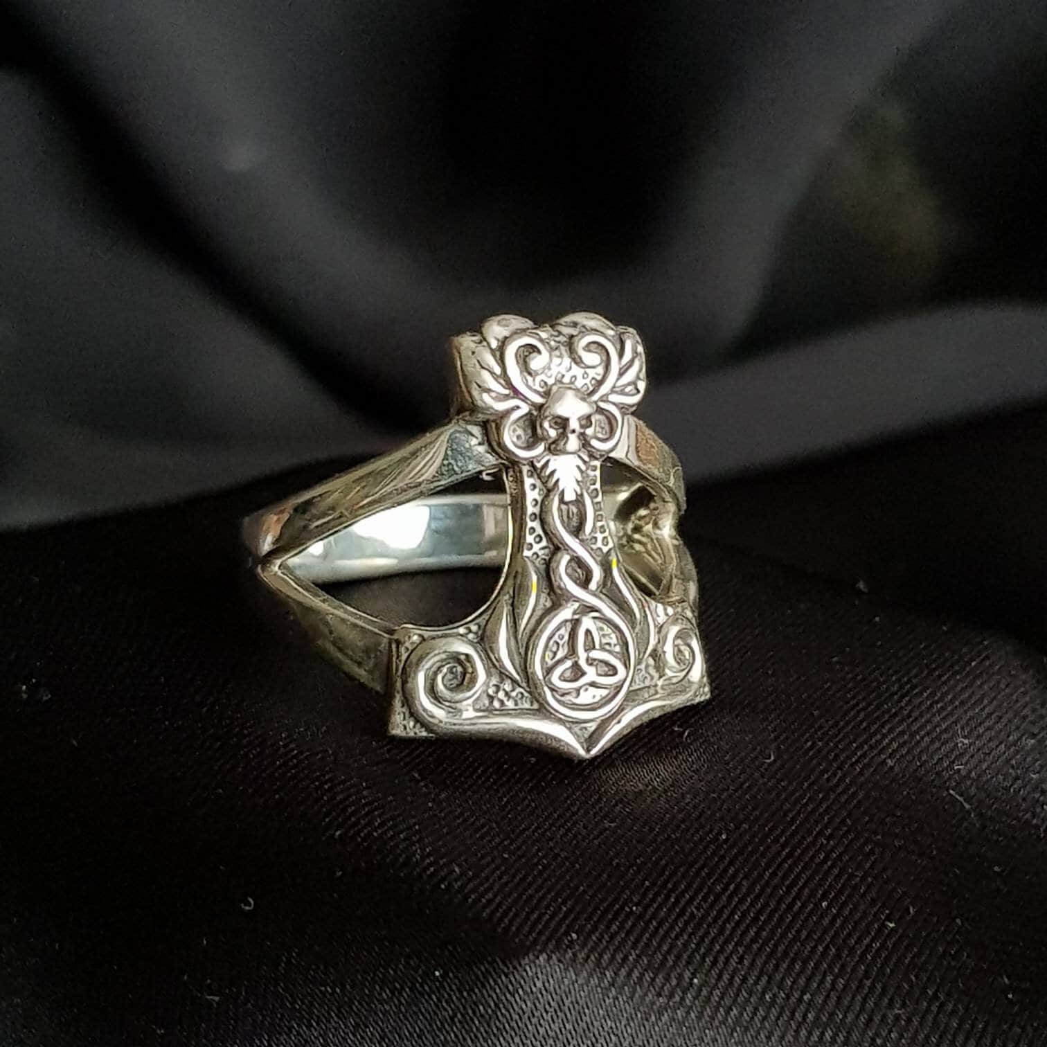 Wikinger Ring Sterling Silber 925 Thors Hammer Mit Dreifaltigkeit Knoten, Silberring Schmuck, Mjolnir Ring Wikinger Ring Sterling Silber 925 Thors Hammer Mit Dreifaltigkeit Knoten, Silberring Schmuck, Mjolnir Ring von WildHerbsMagic