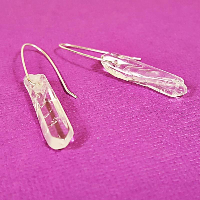 Blythe S Beauties Natürliche Quarzohrringe in Ihrer Einfachsten Form Blythe S Beauties Natürliche Quarzohrringe in Ihrer Einfachsten Form von WildImaginarium