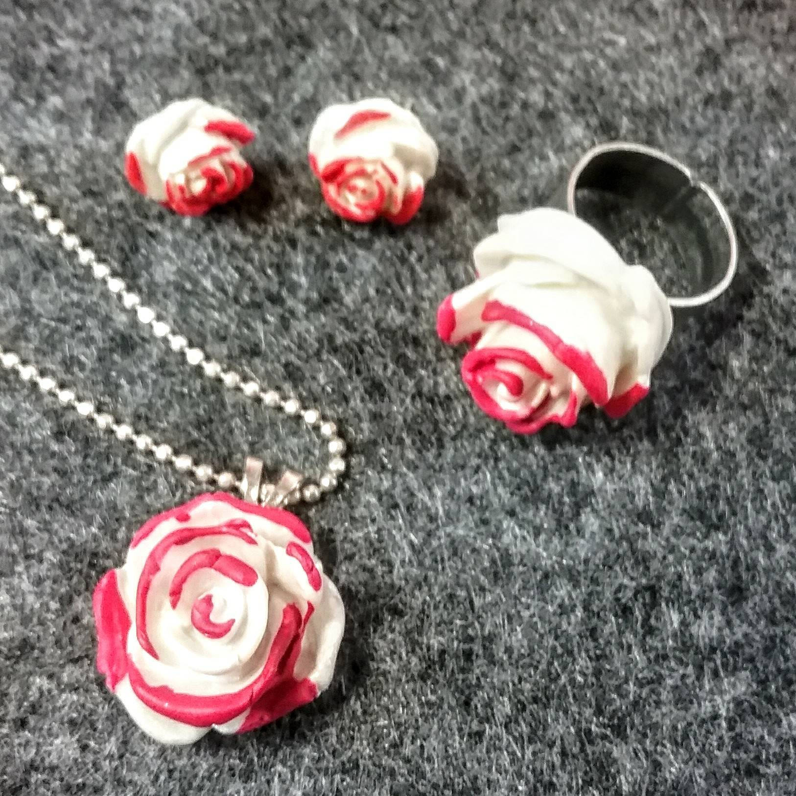 Malerei Der Rosen Rot Ein Satz Von Handbemalten Rose Schmuck Fit Für Ihre Königin Herzen Malerei Der Rosen Rot Ein Satz Von Handbemalten Rose Schmuck Fit Für Ihre Königin Herzen von WildImaginarium