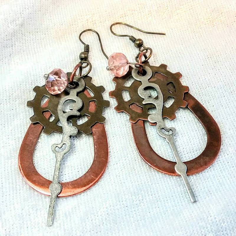 Melissas Meisterwerke Steampunk-Ohrringe Mit Charme Und Regie Melissas Meisterwerke Steampunk-Ohrringe Mit Charme Und Regie von WildImaginarium