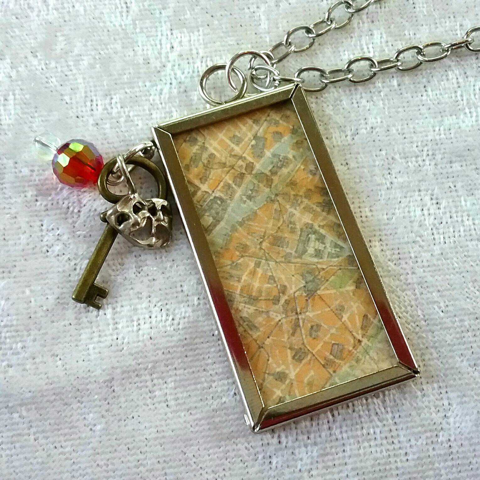 Tallulah Es Treasure Eine Kleine Karte Von Paris, Um Sich Daran Zu Erinnern, Wo Du Gewesen Bist Tallulah Es Treasure Eine Kleine Karte Von Paris, Um Sich Daran Zu Erinnern, Wo Du Gewesen Bist von WildImaginarium