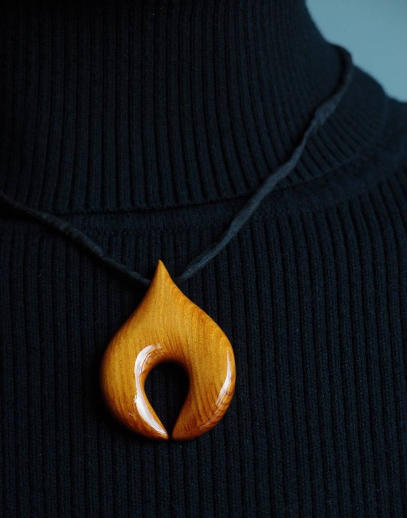 Pinien-Anhänger - Handgefertigt Aus Altholz von WildIndigoDesign