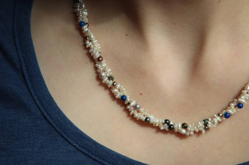 Süßwasserzuchtperlen, Silber, Lapis, Und Gefärbte Süßwasserzuchtperlen 2-strängige Kette von WildIndigoDesign