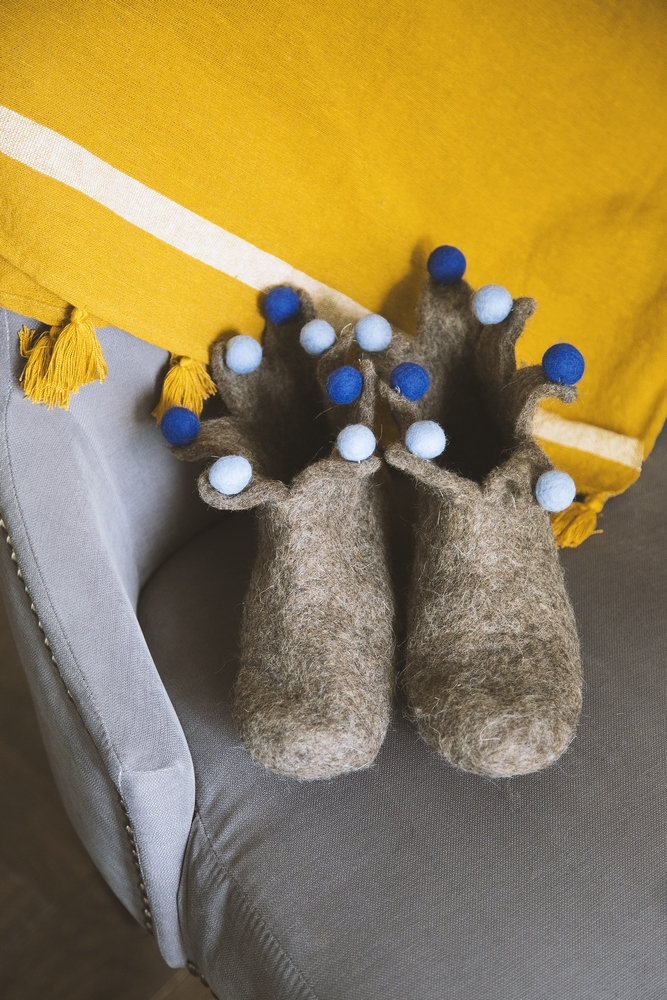 Filz Gefilzte Gekochte Wolle Slipper-stiefel Für Männer Und Frauen Mit Filz-Pom-Poms - Hausschuhe Wollclogs Umweltfreundlich Perfektes Geschenk von WildLlama