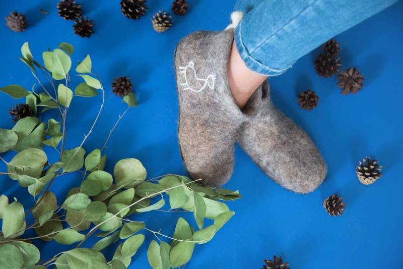 Gefilzte Wollstiefel Für Männer & Frauen Mit Gummisohle - Hausschuhe Wollschuhe Filzmules Umweltfreundlich Perfektes Geschenk von WildLlama