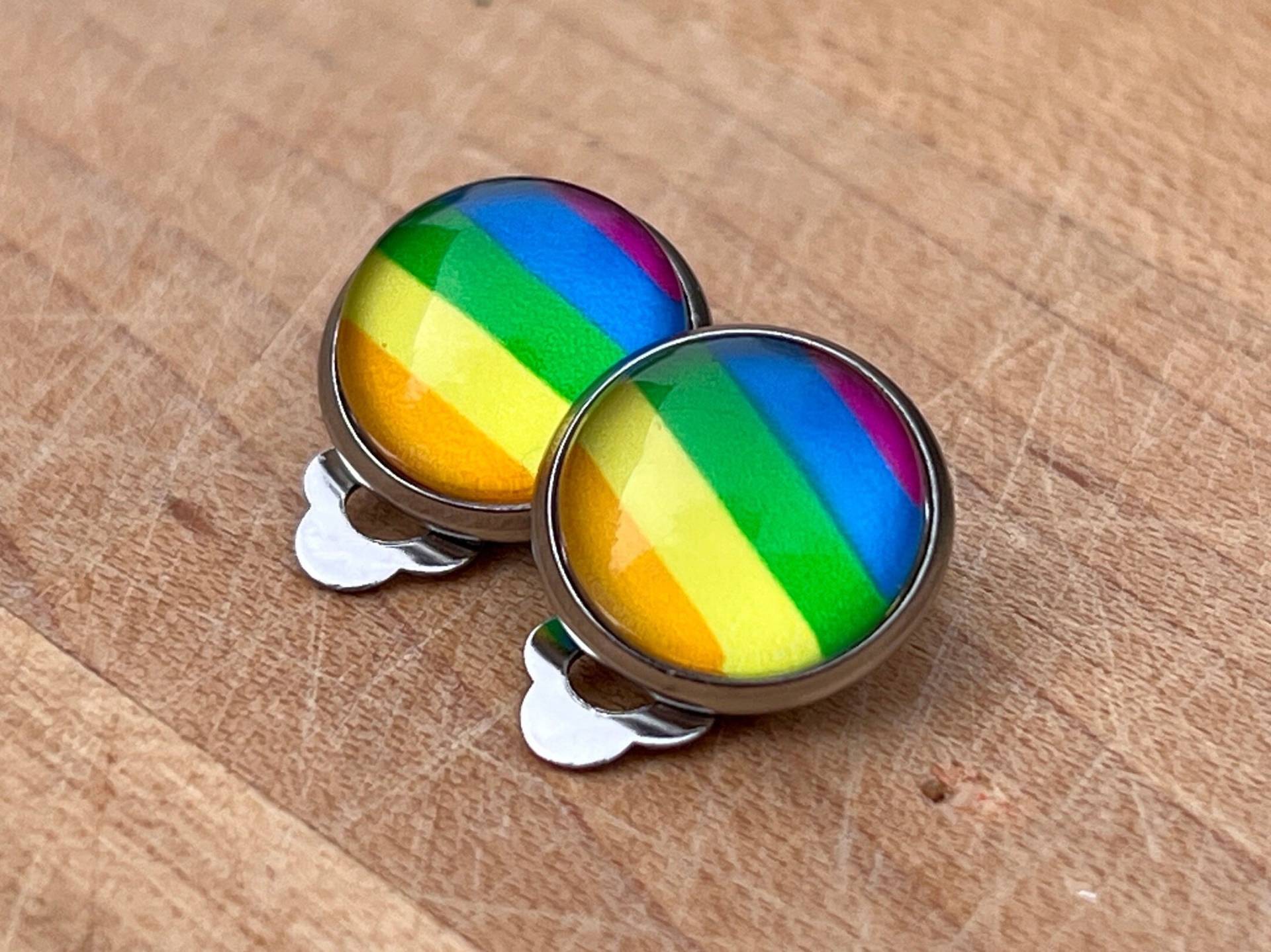 Damen Herren Regenbogen Pride Flagge Ohrclips Damen Herren Regenbogen Pride Flagge Ohrclips von WildMagickStudios
