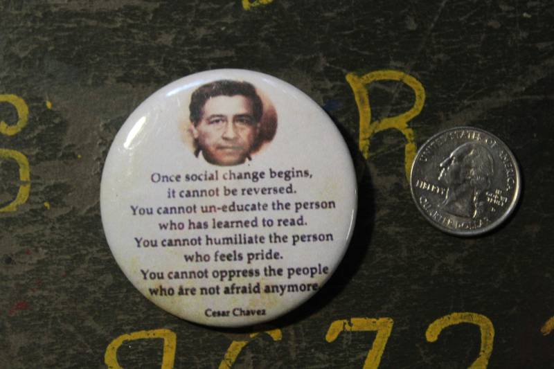 Cesar Chavez 2.25"Button Schlüsselbund Zitat Inspirierend Magnet Pin Abzeichen Soziale Gerechtigkeit Arbeiter Rechte Gesundheitspolitisch Frieden von WildPaisleyButtonCo