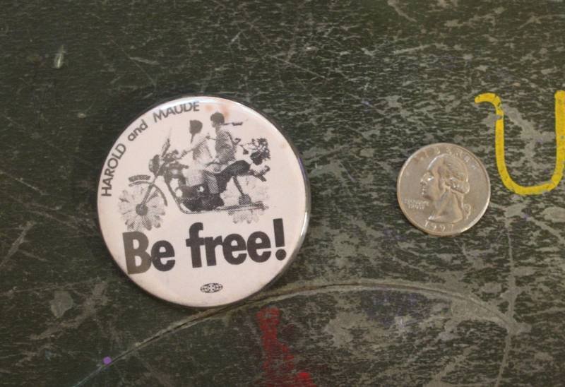 Harold Und Maude Be Free 5, 5 cm Button Schlüsselanhänger Magnet Pin Badge Motorrad Film Vintage 1970Er Jahre Daisy Groß Liebe Kult Pop Art von WildPaisleyButtonCo