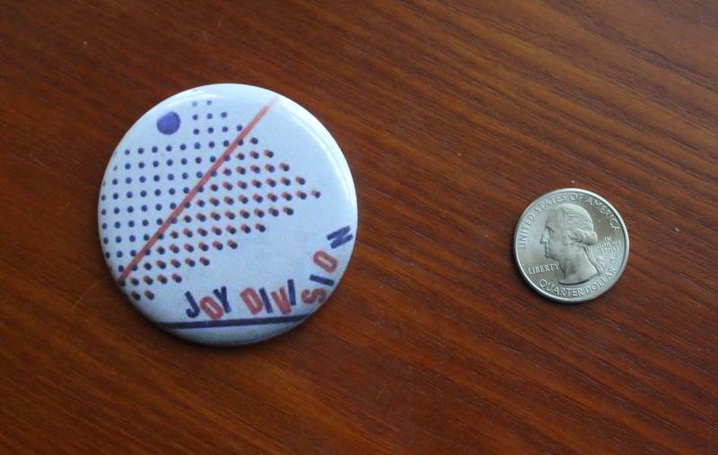 Joy Abteilung 2.25"Button Schlüsselanhänger Magnet Pin Abzeichen Unbekannte Freuden Punk Band Vintage Repro Rock & Roll 1980Er Jahre Schallplatte von WildPaisleyButtonCo