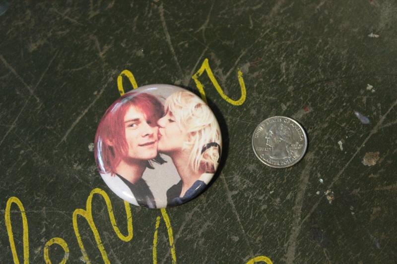 Kurt Cobain Courtney Love 2, 25" Nirvana Button Schlüsselanhänger Magnet Pin Badge Vintage 1980Er 1990Er Hole Nevermind Punk Rock & Roll Grunge Kiss von WildPaisleyButtonCo