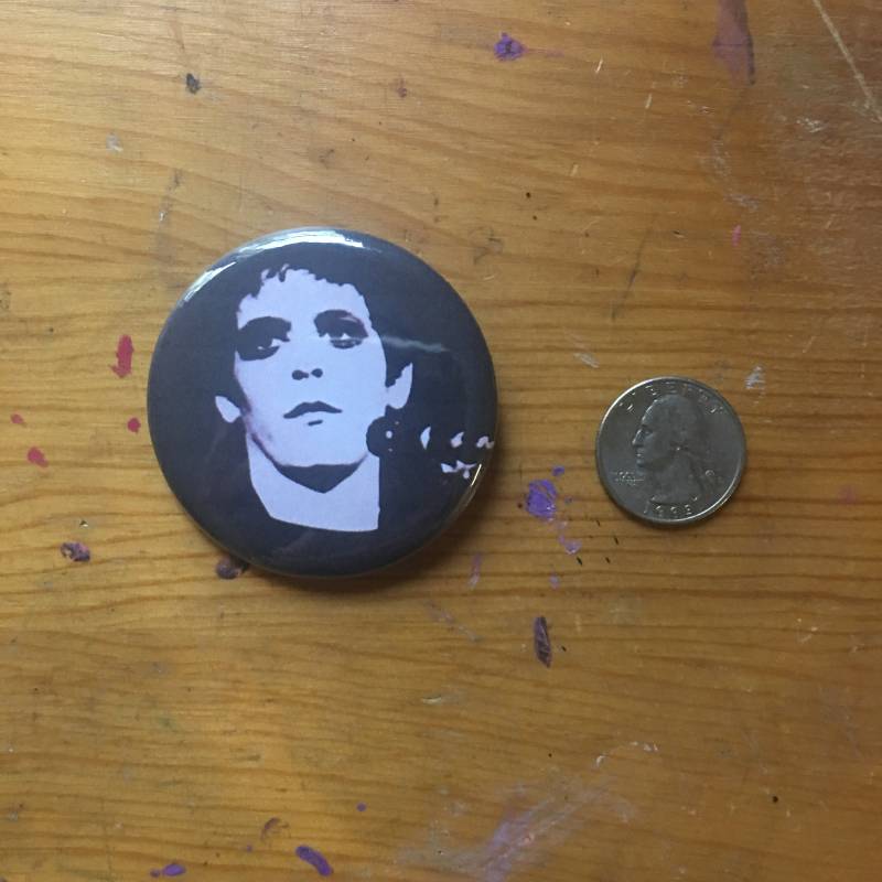 Lou Reed Trafo 2.25" Button Schlüsselanhänger Velvet Untergrund Magnet Pin Abzeichen Govintage Musik Post Punk Rock & Roll Geschenk von WildPaisleyButtonCo