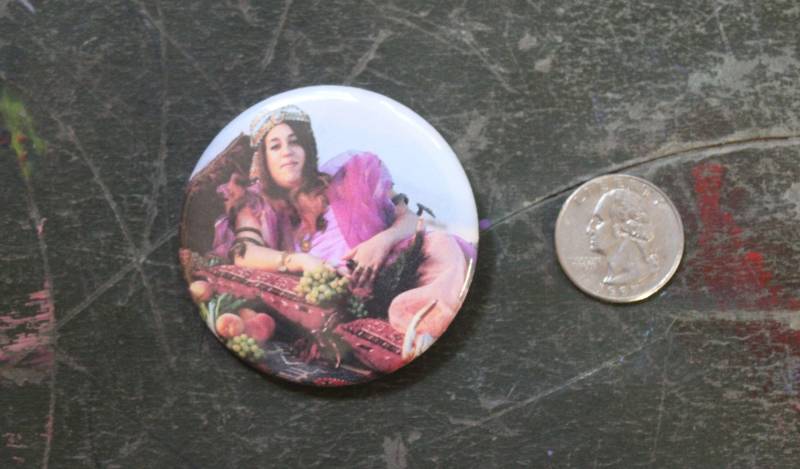 Mama Cass 2.25"Button Schlüsselanhänger Magnet Pin Badge Repro Rock & Roll Musik Ikone Mamas Und Die Papas Geschenk Queen Singer 1960Er 70Er Jahre von WildPaisleyButtonCo