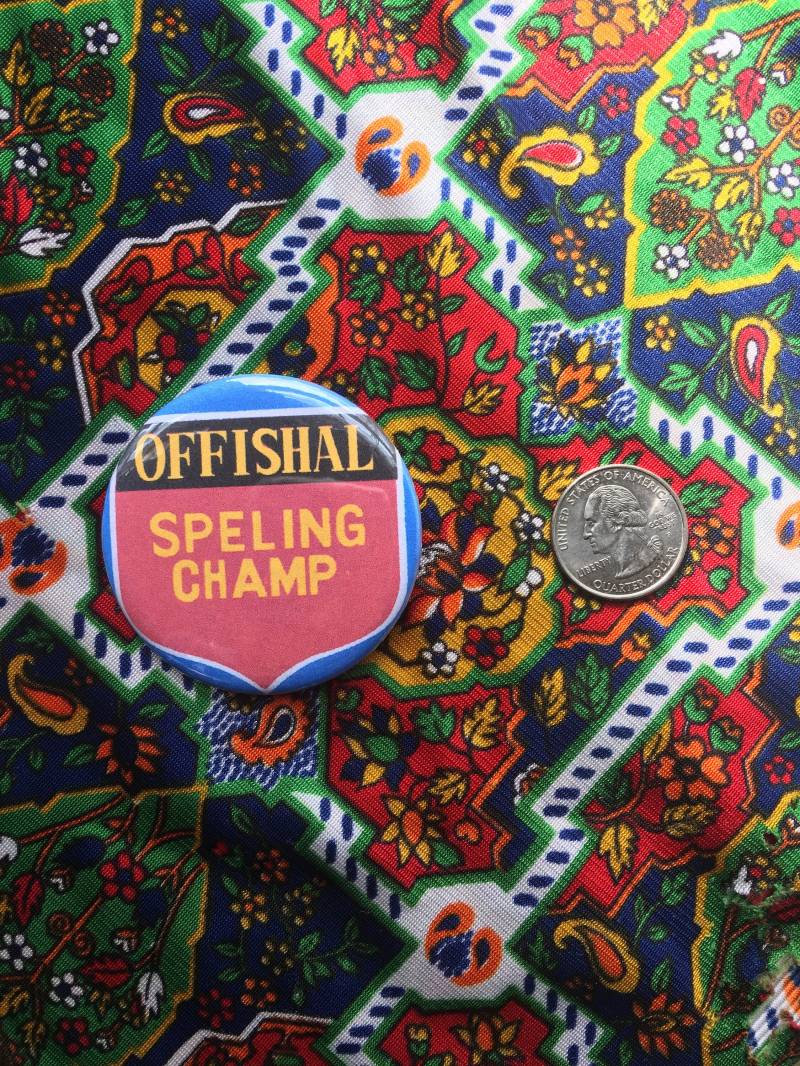 Offishal Speling Champ 2, 25"Button Schlüsselbund 1970Er 1980Er Jahre Humor Lustig Magnet Pin Abzeichen Schule Jahrgang Retro Preis Lehrer Haustier von WildPaisleyButtonCo