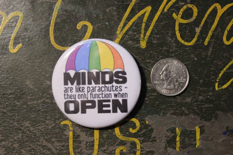 Open Mind 2, 25 "Button Schlüsselbund Magnet Pin Abzeichen Köpfe Sind Wie Fallschirme, Die Sie Nur Funktionieren, Wenn Geöffnet Vintage Lustiger von WildPaisleyButtonCo