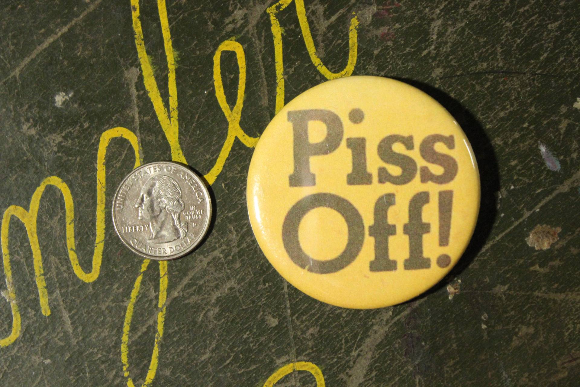 Piss Off 1970S 5, 7 cm Button Schlüsselanhänger Humor Lustig Magnet Pin Abzeichen Vintage Inspiriert Retro Repro Einstellung Wütend Gelb Schwarz Piss Off 1970S 5, 7 cm Button Schlüsselanhänger Humor Lustig Magnet Pin Abzeichen Vintage Inspiriert Retro Repro Einstellung Wütend Gelb Schwarz von WildPaisleyButtonCo