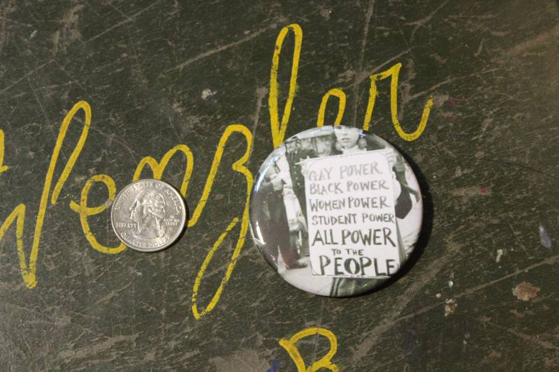 Power To The People 2, 25"Button Schlüsselbund Magnet Pin Badge Gay Schwarze Frauen Studenten Alle Demonstrieren Vintage Inspiriert 1970Er Jahre von WildPaisleyButtonCo