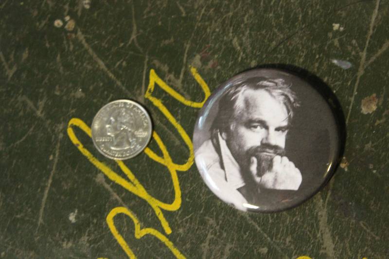 Prince Hoffman 2.25" Button Schlüsselanhänger Magnet Pin Badge Vintage Schauspieler Fanclub Drama Film Filme Boogie Nights Capote Magnolia von WildPaisleyButtonCo