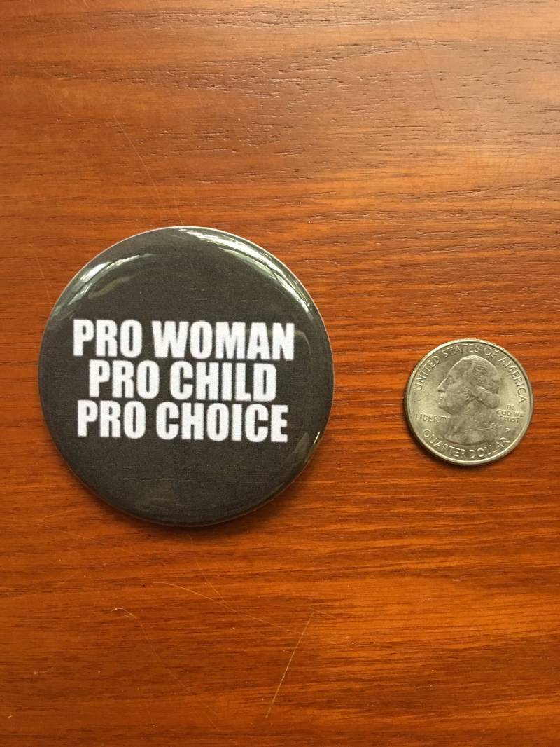 Pro Wahl 2, 25"Button Frau Kind Familie Schlüsselbund Magnet Pin Badge Nie Wieder Abbruch Rechtlich Roe Wade Frauenrechte von WildPaisleyButtonCo