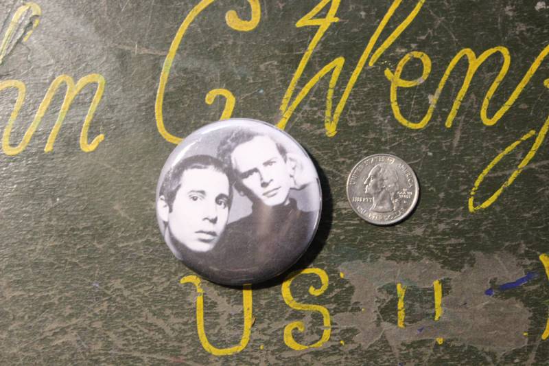 "Simon Und Garfunkel 2, 25" Button Keychain Throwback 1960Er Jahre Duo Magnet Pin Abzeichen Vintage Sound Of Silence Amerika Rock & Roll Ikone von WildPaisleyButtonCo