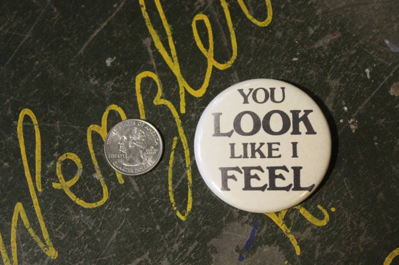 You Look Like I Feel 2.25" Button Schlüsselanhänger Magnet Pin Badge Vintage Repro Humor Witzig Sarkastisch 1970Er 1980Er Großer von WildPaisleyButtonCo