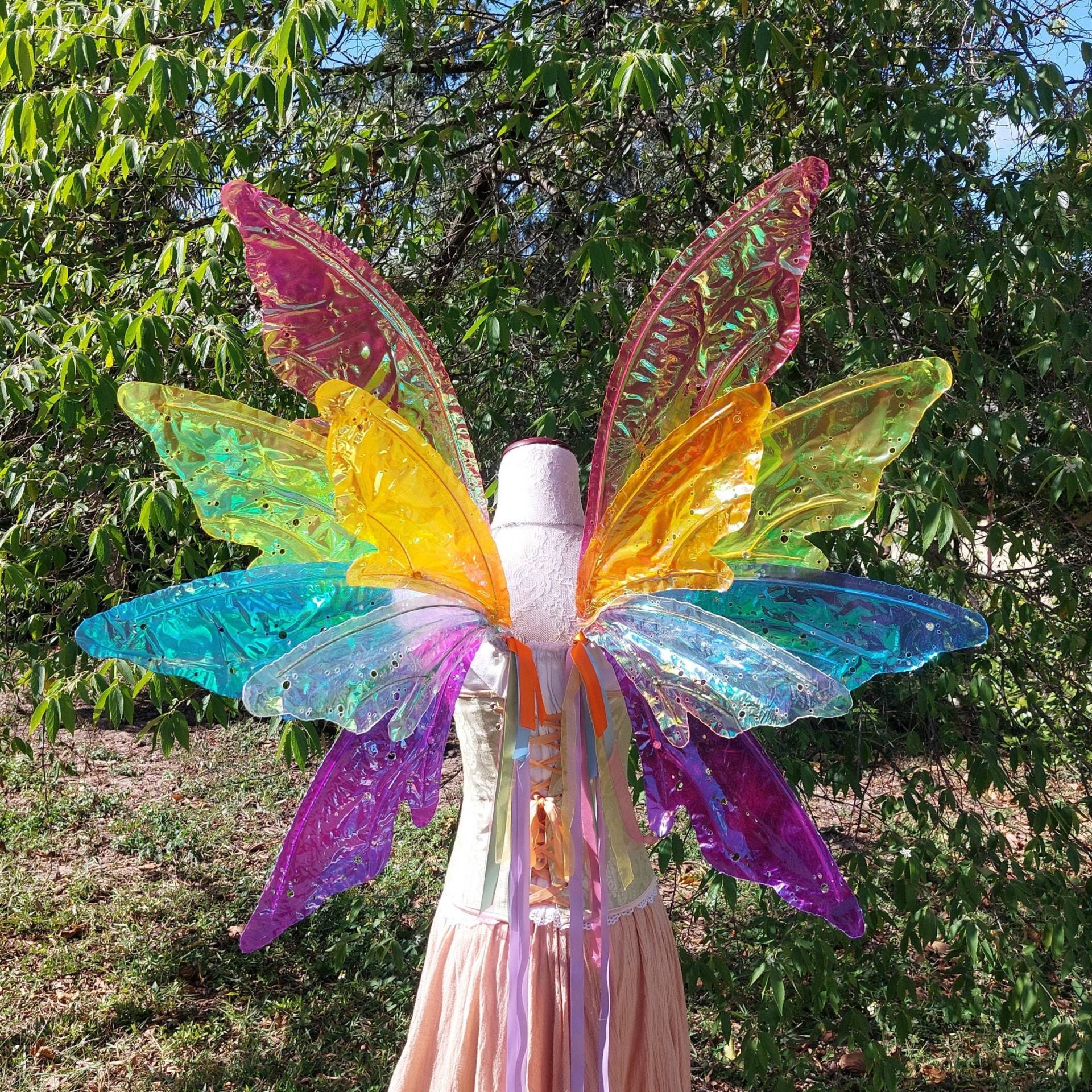 Benutzerdefinierte Extra Große Regenbogen Irisierende 12-Flügel-Fee-Waldflügel Benutzerdefinierte Extra Große Regenbogen Irisierende 12-Flügel-Fee-Waldflügel von WildPlumBoutique