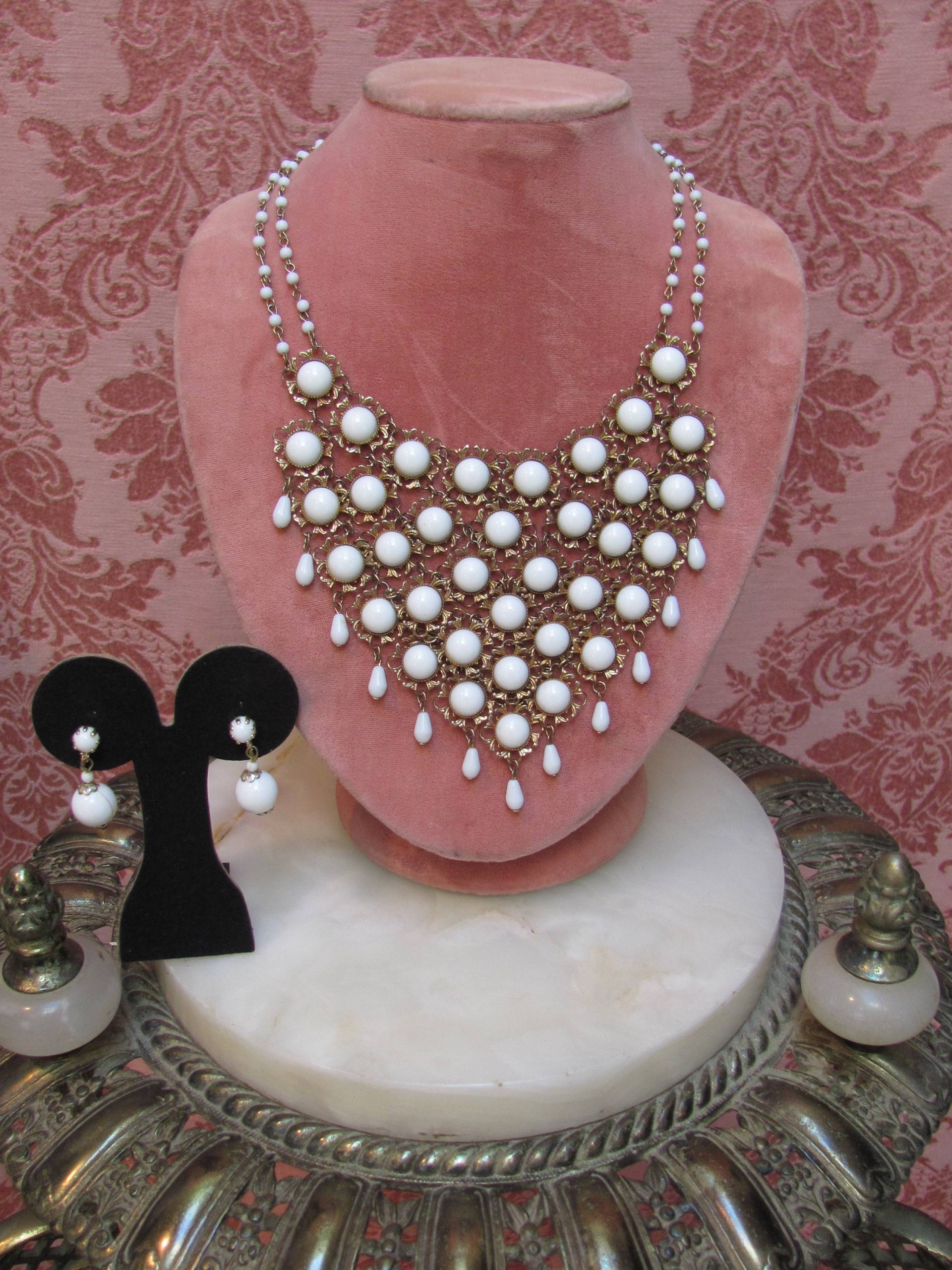Summer Of Love Vintage 1970's Mod Boho-Hippie White Cabochon Halskette W/Tropfen & Ohrringe von WildRoseVintageDtcom