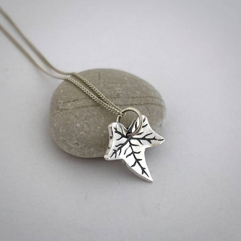 Kleiner Silberner Efeublatt-Anhänger | Efeublatt Halskette Schmuck Silber Efeu Anhänger Kleiner Silberner Efeublatt-Anhänger | Efeublatt Halskette Schmuck Silber Efeu Anhänger von WildSilverJewellery