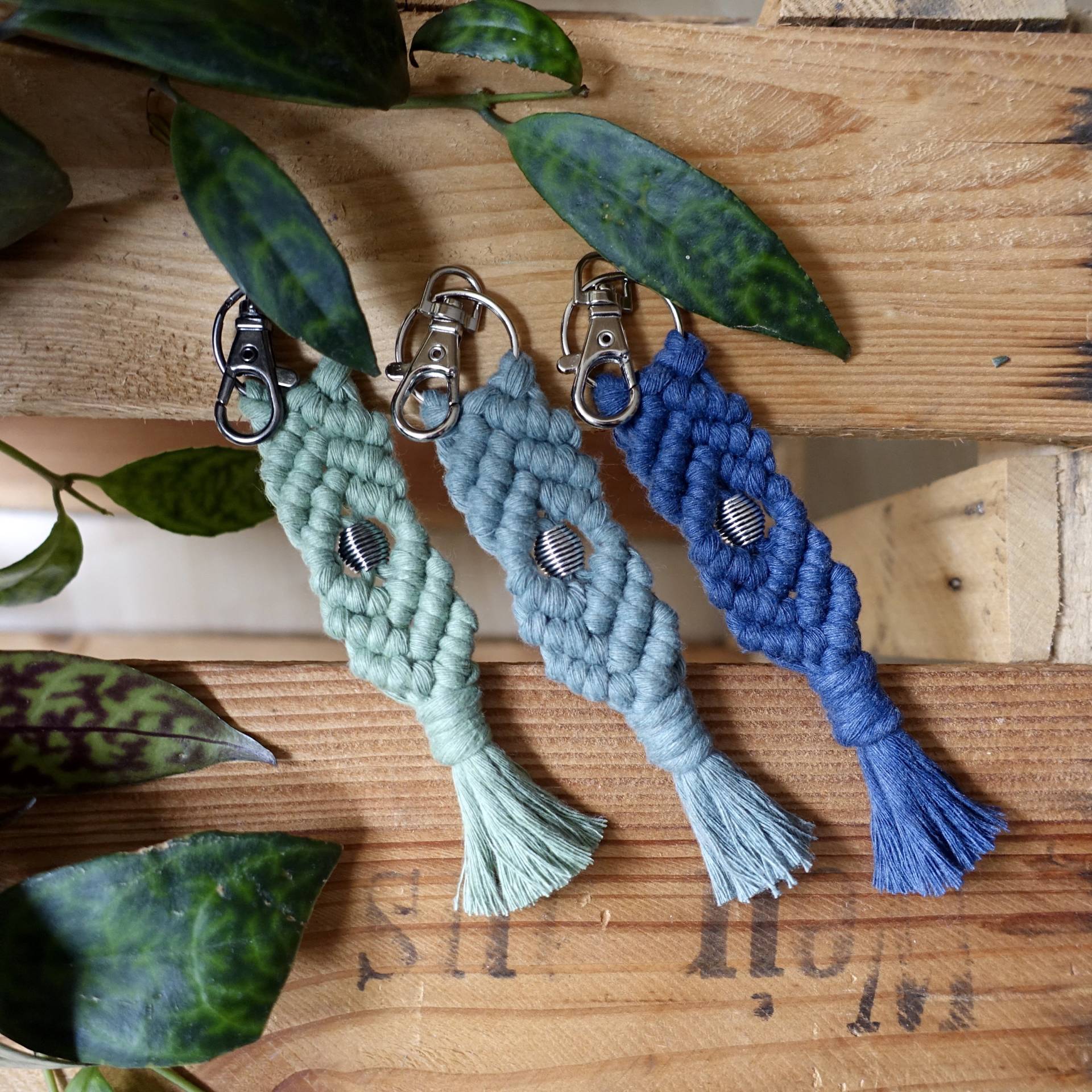 Makramee Schlüsselanhänger Mit Metallperle Makramee Schlüsselanhänger Mit Metallperle von WildSoulArtMacrame