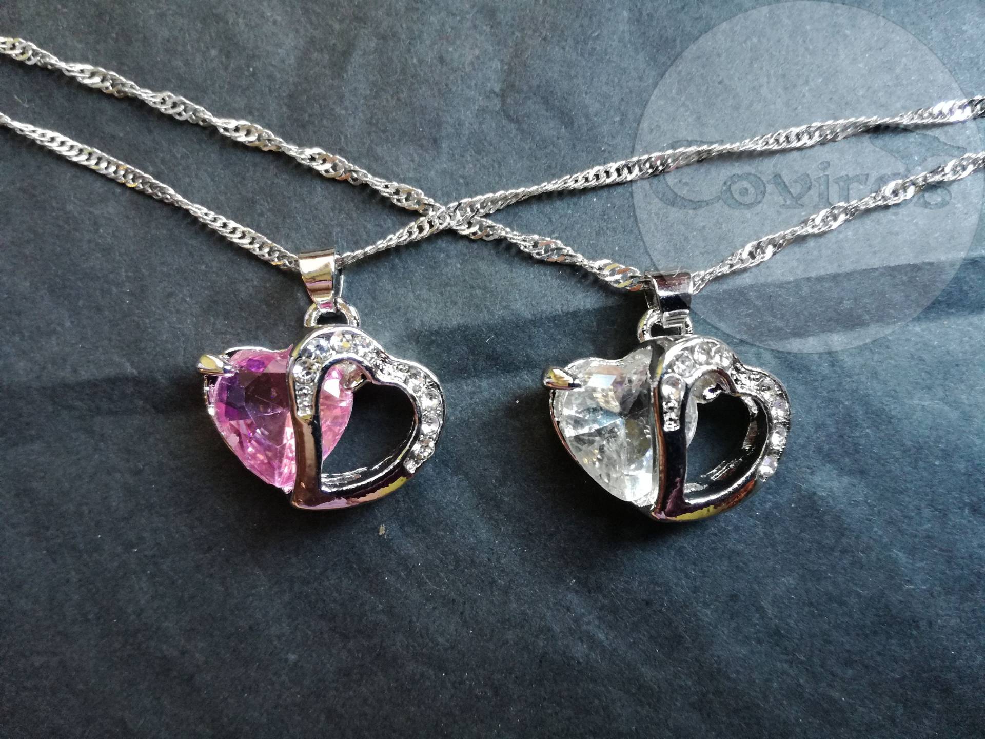 Doppelherz-Anhänger-Halskette Weiß Rosa Kristall Doppelherz-Anhänger-Halskette Weiß Rosa Kristall von WildSpiritIT