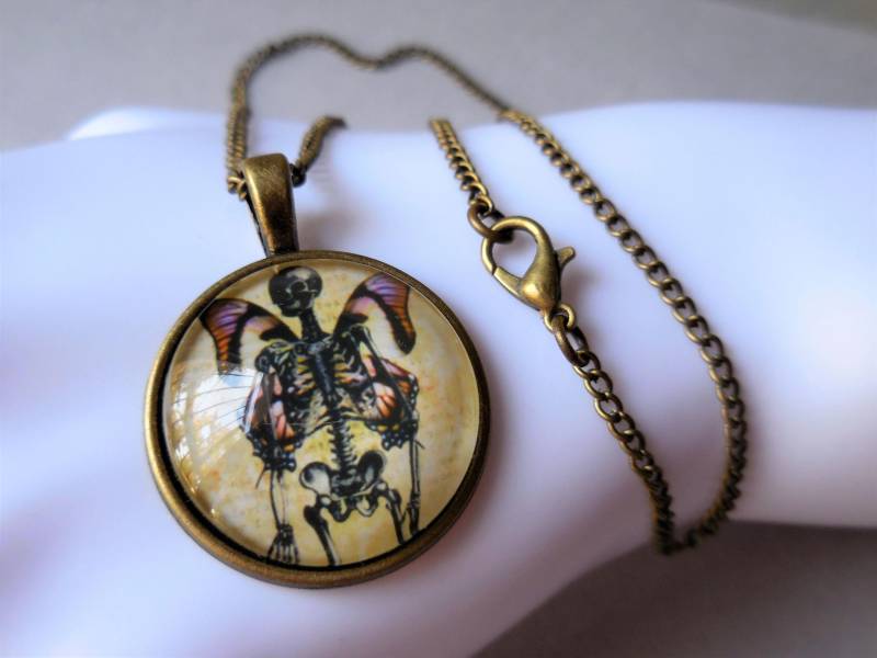 Fee Skelett Anhänger Halskette, Großer Geflügelter Pixie Mensch Anatomie Schüler Gothik Viktorian Retro Vintage Bild Cabochon Charme von WildStone