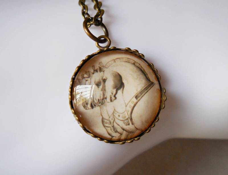 Pferdekette. Kutsche Von Drei Pferden Gezogen. Pferdeanhänger. Bronzefarbener Glas Cabochon. Pferdeschmuck. Pferdekunst Der Troika. Antikes Messing von WildStone