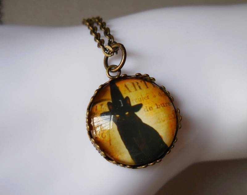 Schwarze Katze Halskette. Katzen Anhänger. Halloween Schwarze Mit Hexenhut. Bronze Glascabochon. Katzenschmuck. Antik Messing Metall. Schwarzes von WildStone