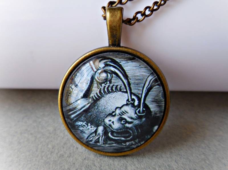 Seeungeheuer Halskette Seeschlange Zwanzigtausend Meter Unter Dem Meer Jules Verne Steampunk Steam Punk Vintage Nautik Wildtier Anhänger von WildStone