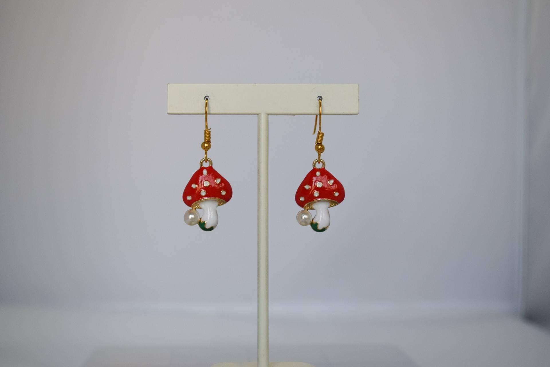 Emaillierte Pilz Ohrringe in Vier Designs Emaillierte Pilz Ohrringe in Vier Designs von WildWhimsicalWitty