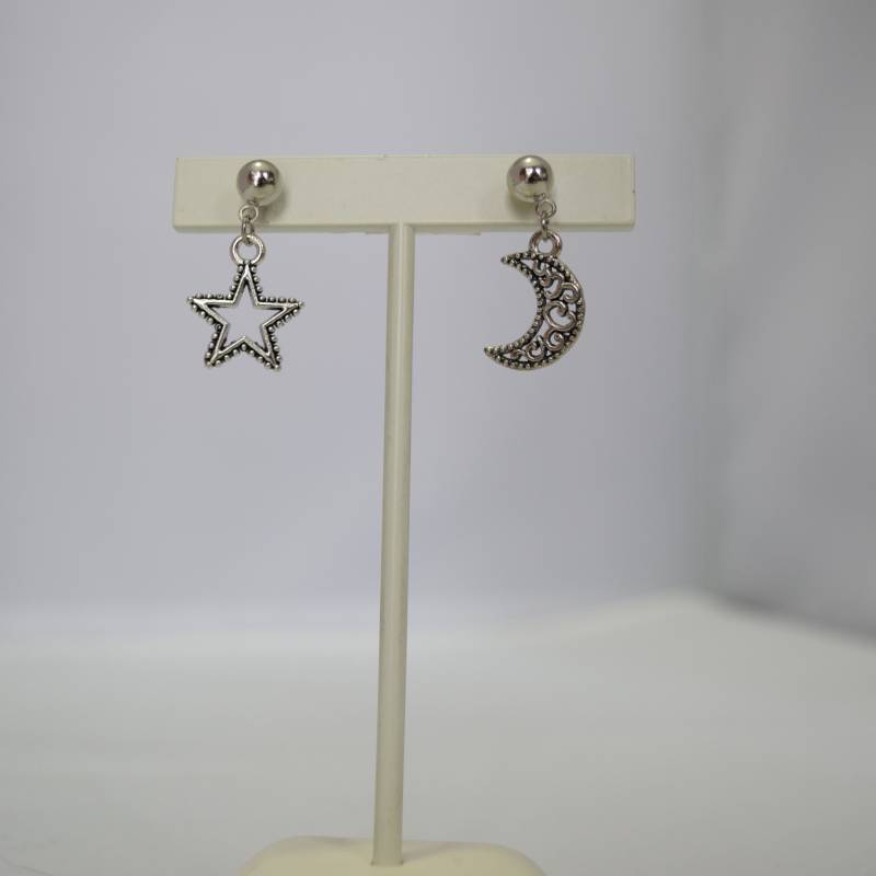 Mond Und Stern Ohrringe in Zwei Styles von WildWhimsicalWitty