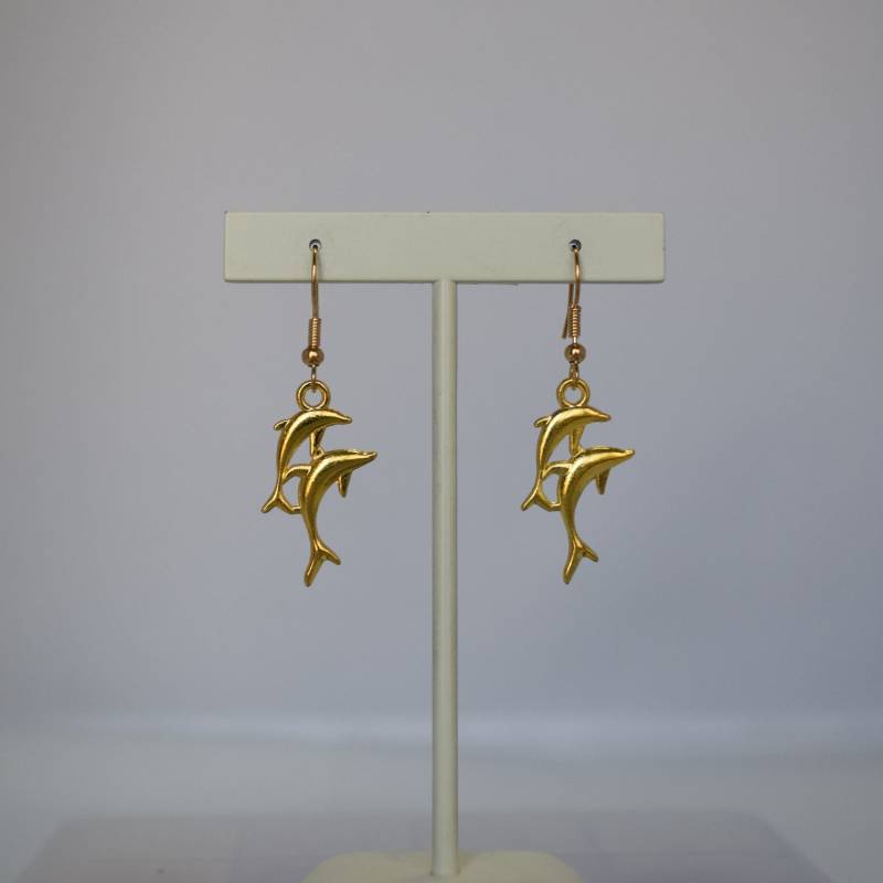 Springende Delfine Ohrringe in Gold Und Silber von WildWhimsicalWitty