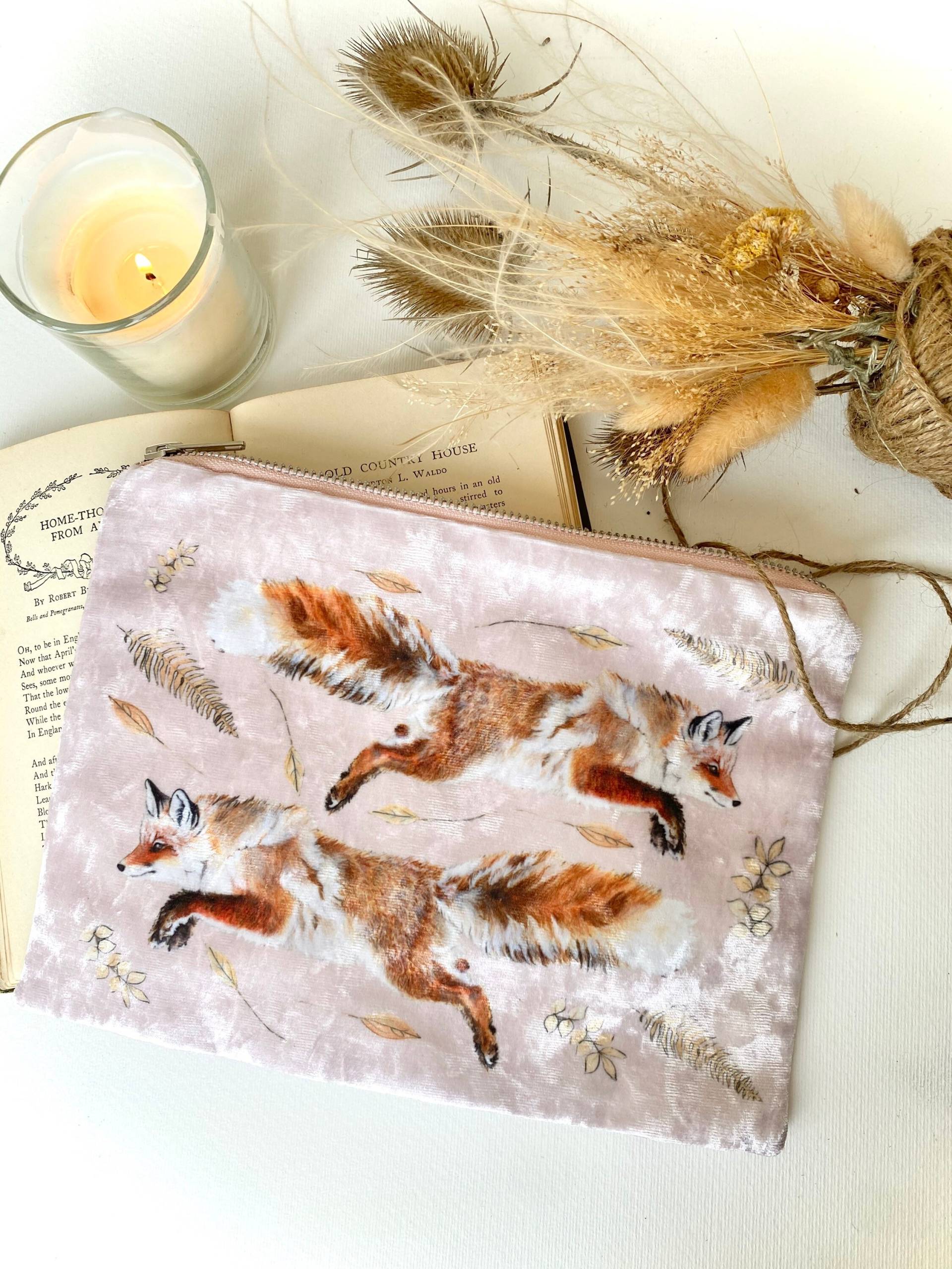 Herbst Fuchs Rosa Samt Kosmetiktasche Herbst Fuchs Rosa Samt Kosmetiktasche von WildWhiskersStudio