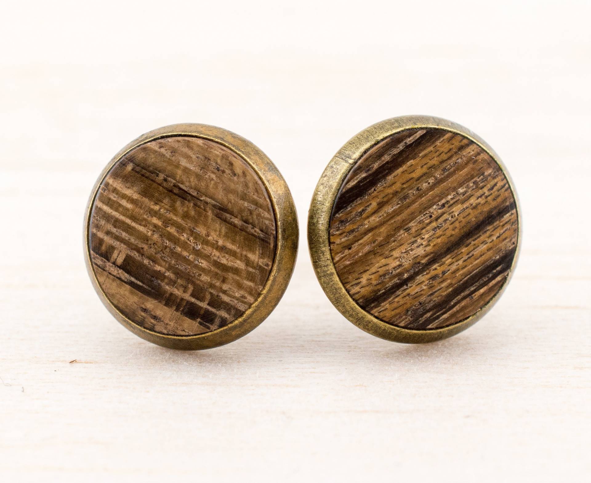 Holzohrringe Ohrstecker Holz Cabochon Ohrringe, Schlichter Ohrschmuck, Geschenkidee Für Frauen Freundin Mutter, Holzschmuck, Männer Ohrringe von WildWoodManufaktur