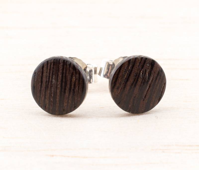 Mini Holz Ohrstecker Ø8mm Ohrringe Kleine Fake Plugs Hölzerne Kleine Runde Holzohrstecker Wood Earrings Wooden Post Studs von WildWoodManufaktur