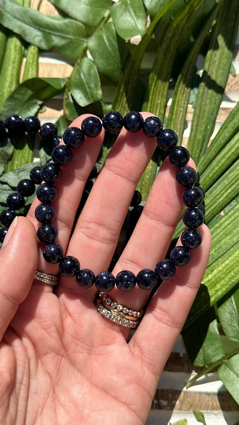 Blau Goldstone Kristall Armband - Edelstein Schmuck | 8 Mm von WildandFreePeople