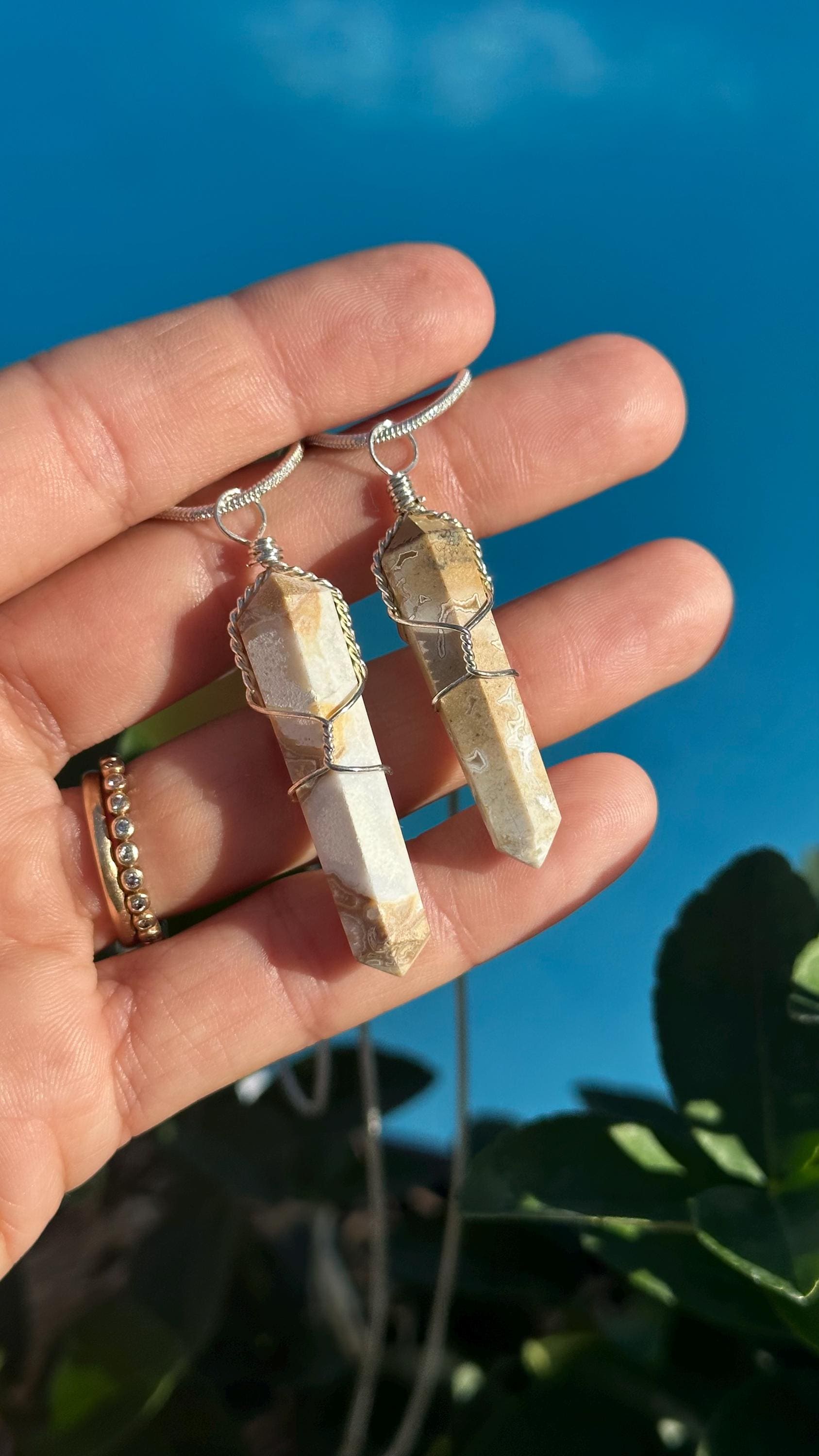 Cobra Jaspis Kristall Draht Gewickelte Anhänger Halskette, Doppelspitze Zauberstab von WildandFreePeople