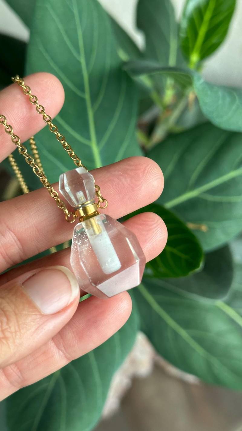 Klare Quarz-Parfüm-Flasche Halskette Gold Edelstahl Kette Klare Quarz-Parfüm-Flasche Halskette Gold Edelstahl Kette von WildandFreePeople