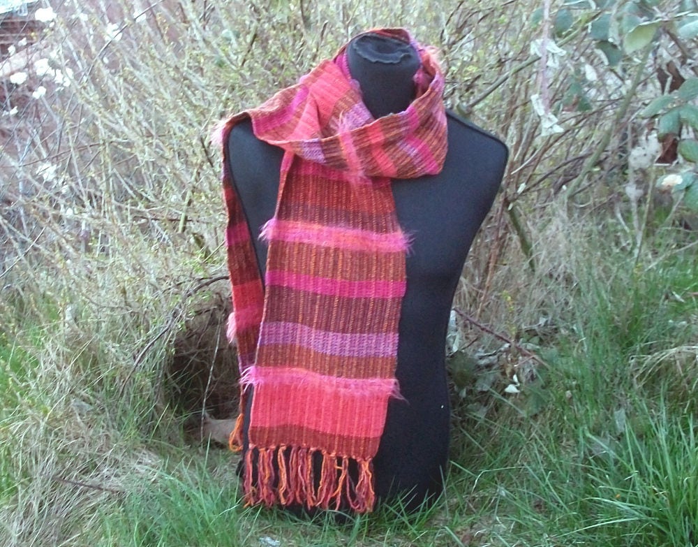 Handgewebter Schal , Boho Braun Orange Rot Violett Lila Pink Rosa Baumwolle Textur Saori 22 X 180 cm + Fransen Ooak Handgewebter Schal , Boho Braun Orange Rot Violett Lila Pink Rosa Baumwolle Textur Saori 22 X 180 cm + Fransen Ooak von WildeWebe