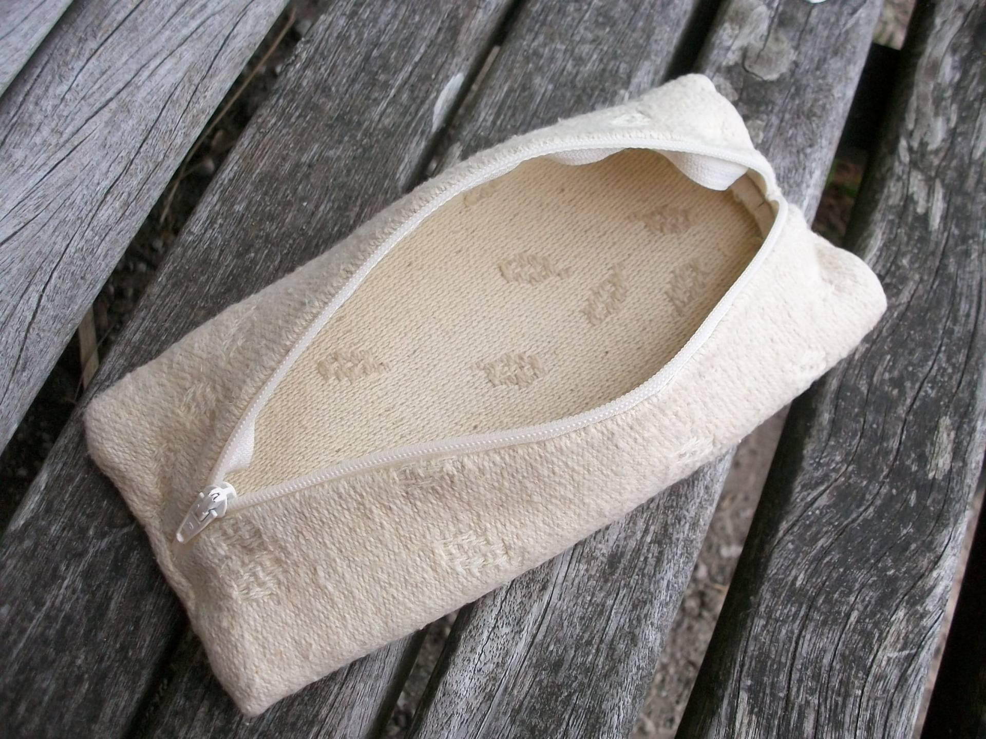Handgewebtes Mäppchen Für Stifte Kleinigkeiten, Naturweiß, Damast, Blätter, Kca 56 | AusGemustert, Organisation in Der Handtasche Handgewebtes Mäppchen Für Stifte Kleinigkeiten, Naturweiß, Damast, Blätter, Kca 56 | AusGemustert, Organisation in Der Handtasche von WildeWebe