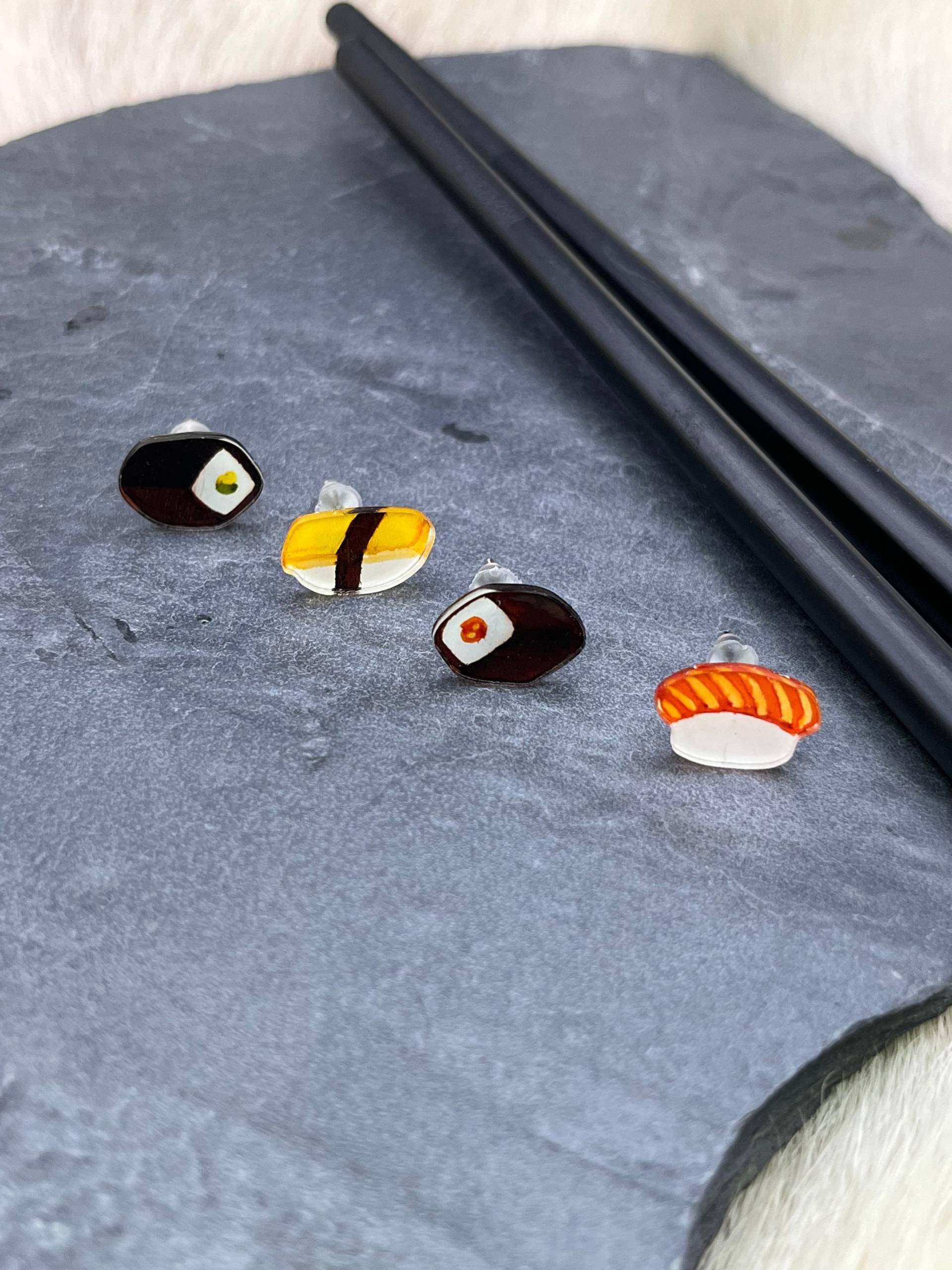 Handbemalte Sushi Ohrstecker Handbemalte Sushi Ohrstecker von WildeWunderkammer