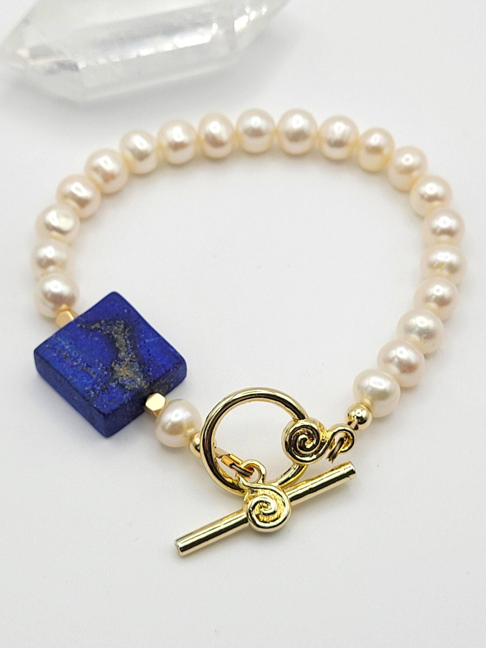 Armband | Eleganz Süßwasserperlen Lapislazuli Federringverschluss Vergoldet Boho Lässig Perlenschmuck Wunderschönes Unikat Edel Armband | Eleganz Süßwasserperlen Lapislazuli Federringverschluss Vergoldet Boho Lässig Perlenschmuck Wunderschönes Unikat Edel von WildesHerzHH